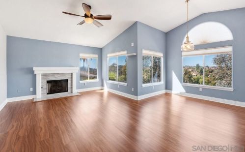 1597 Parkview Dr, Vista CA  92081-8750 exterior