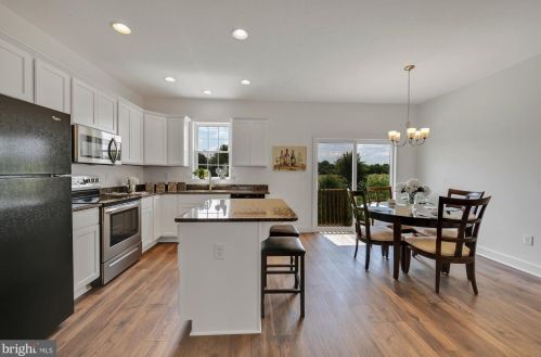 2634 Brownstone Dr, York, PA 17315-3698