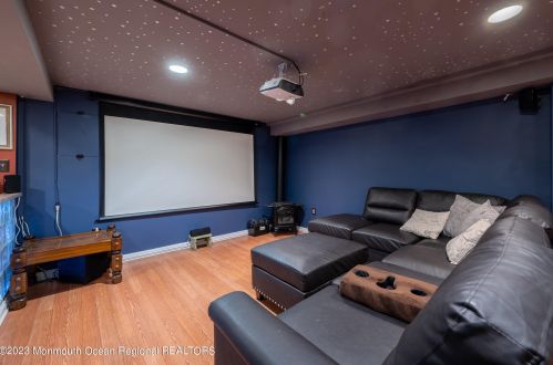 15 Hartshorne Pl, Middletown NJ  07748-2520 exterior