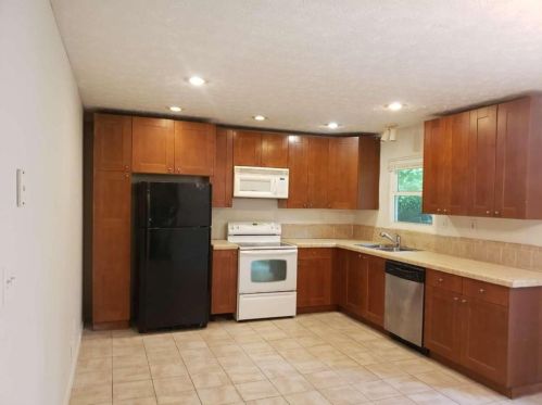 1028 Pinecrest Dr, Forest Park, GA 30297-3335