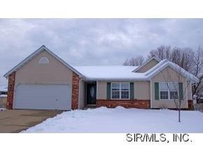 2308 Holiday Ln, Maryville, IL 62062-5677