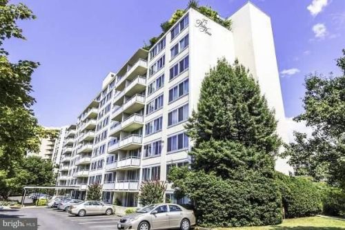 1301 Arlington Ridge Rd, Arlington VA 22202-1954 exterior