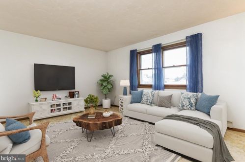 708 Hartman Ave, Hanover, PA 17331-3735