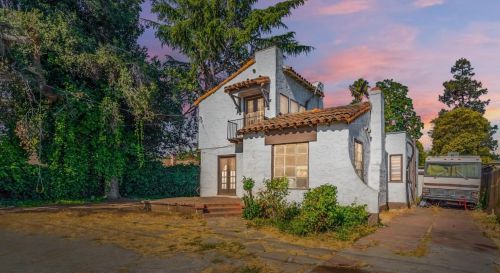 2081 Oakwood Dr, Palo Alto, CA 94303-1826