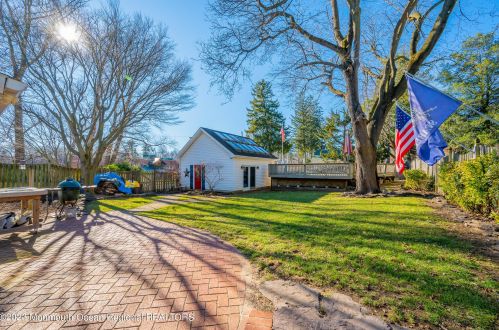 15 Hartshorne Pl, Middletown NJ  07748-2520 exterior