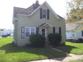 207 Pleasant St, Benson, IL 61516-9686
