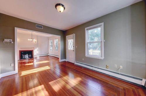 74 Grotto Ave, Providence, RI 02906-5608