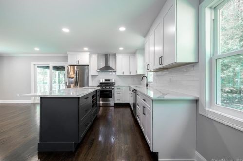 17 Valley Field Rd, Sandy Hook CT  06482-1096 exterior