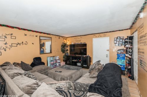 4262 Ford City Dr, Chicago, IL 60652-1294
