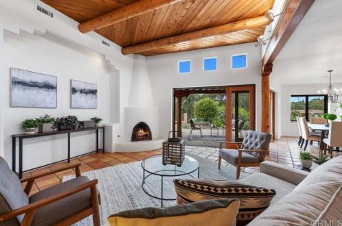 1570 Caudor St, Encinitas CA  92024-1216 exterior