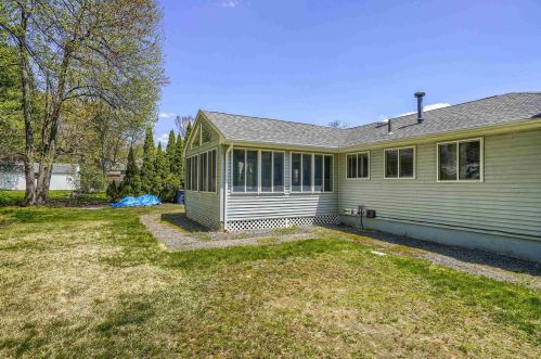 33 Taschereau Blvd, Nashua, NH 03062-2321
