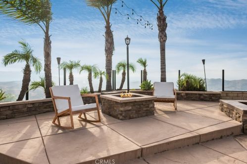 18458 Lakepointe Dr, Riverside CA  92503-0252 exterior