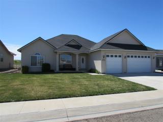1009 Pepper Ln, Hazen, NV 89408-5640