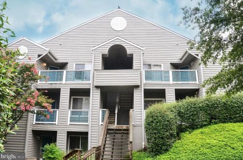 1500 Summerchase Ct, Herndon VA  20194-1153 exterior