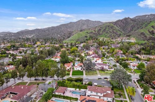873 Cumberland Rd, Glendale CA  91202-1049 exterior