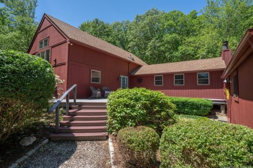 2 Old Orchard Rd, Granby, CT 06090-1324