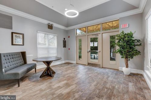 12915 Alton Sq, Herndon, VA 20170-5801