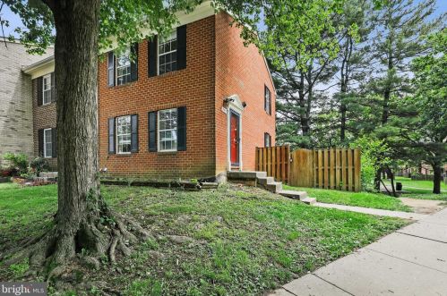 8795 Hayshed Ln, Columbia, MD 21045-2801
