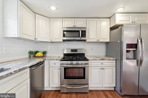 180 Clearview Ave, Trenton NJ  08619-1219 exterior