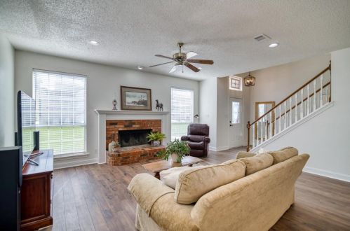 2111 Daniel Way, Carrollton TX 75006-1666 exterior