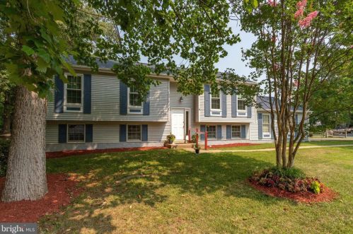 55 Briarwood Dr, Fredericksburg, VA 22405-2825