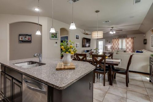 524 Crown Oaks Dr, Fort Worth TX  76131-4264 exterior
