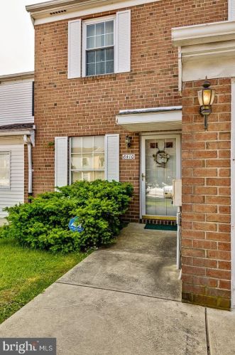 8410 Lyons Pl, Philadelphia, PA 19153-1903