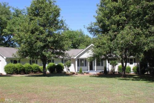 111 Shadow Lake Dr, Buckhead, GA 30625-3016