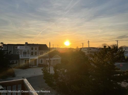 2 28th St, Barnegat Light, NJ 08006-1455