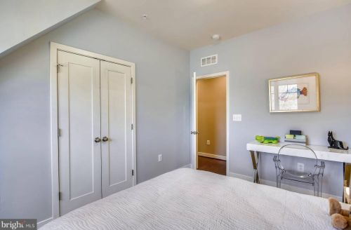 642 Ellsworth Dr, Silver Spring MD 20910-4301 exterior