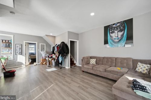 630 Chelten Ave, Philadelphia PA 19126-3824 exterior