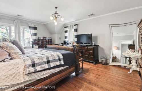 302 2nd Ave, Tinton Falls NJ  07712-6132 exterior