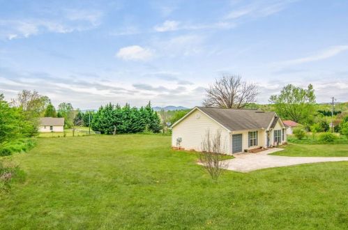 225 Fortner Dr, Dahlonega, GA 30533-4008