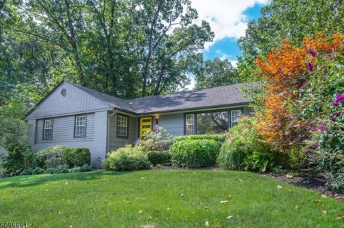 32 Cambridge Rd, Bloomfield, NJ 07003-2865