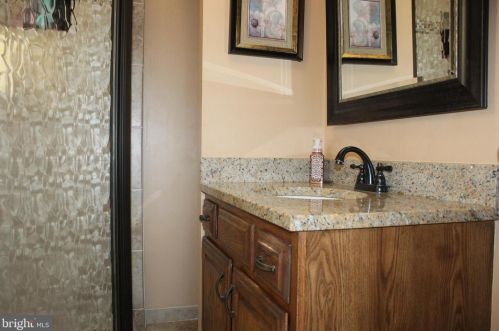 2482 Creek View Dr, Lancaster PA  17602-1451 exterior