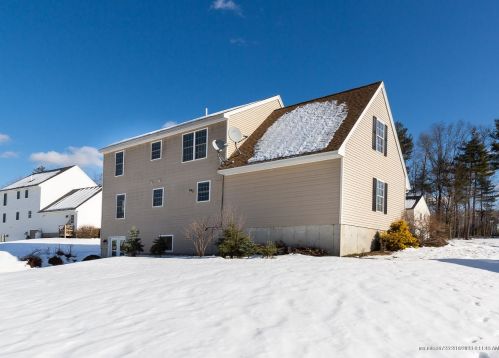 3 Ireland Dr, Berwick ME  03901-2108 exterior