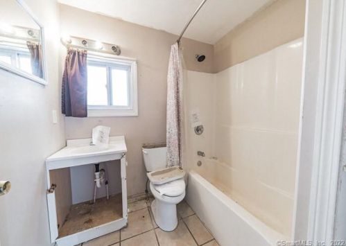 18 Afton Ter, Middletown CT  06457-1621 exterior