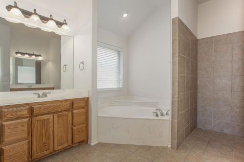 5424 Shasta Ridge Ct, Fort Worth TX  76123-2827 exterior