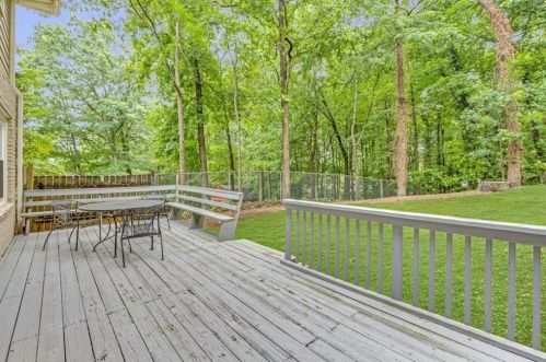6896 Lockridge Dr, Atlanta GA  30360-1515 exterior