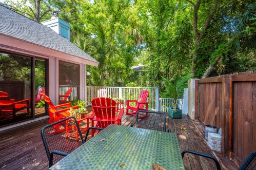 1 Lake Village Ln, Isle Of Palms SC  29451-2713 exterior