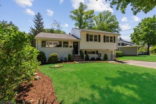 107 Roosevelt Ave, Town Center, NJ 07052-1816
