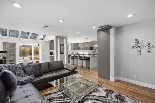 10 Vispera, Irvine CA  92620-2127 exterior