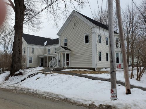 11 Gilchrest St, Thomaston, ME 04861-1634