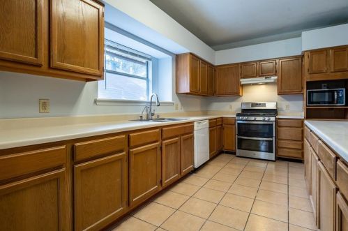 6004 Brown Rock Trl, Austin TX  78749-3300 exterior