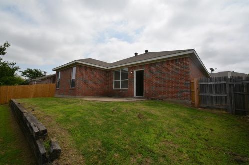 6521 Waterhill Ln, Fort Worth, TX 76179-4196