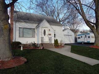 4 Howland Rd, Cranston, RI 02910-6015