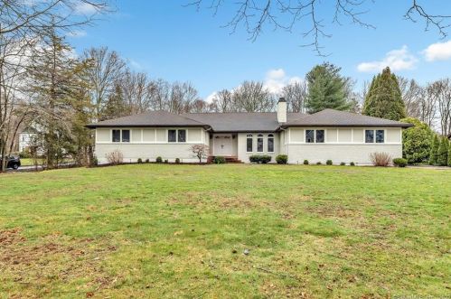 66 Heather Rd, Upper Stepney, CT 06468-2717