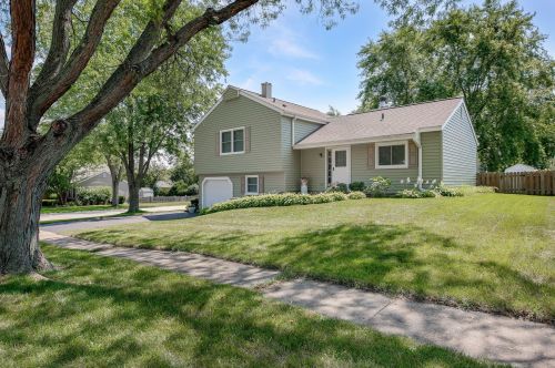 132 Sherman St, Hanover Park, IL 60103-6518