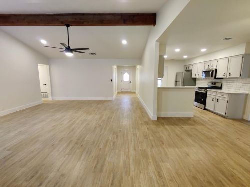 6900 Edinburgh Cv, Austin TX  78749-2428 exterior