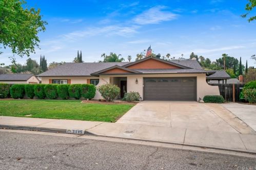 5545 Gloucester Way, Riverside CA  92506-3425 exterior